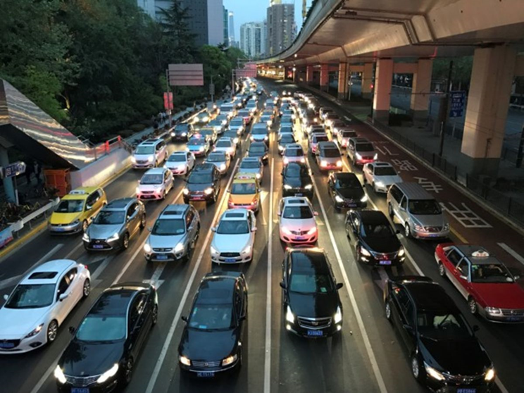 kemacetan lalu lintas di seluruh dunia berdampak negatif